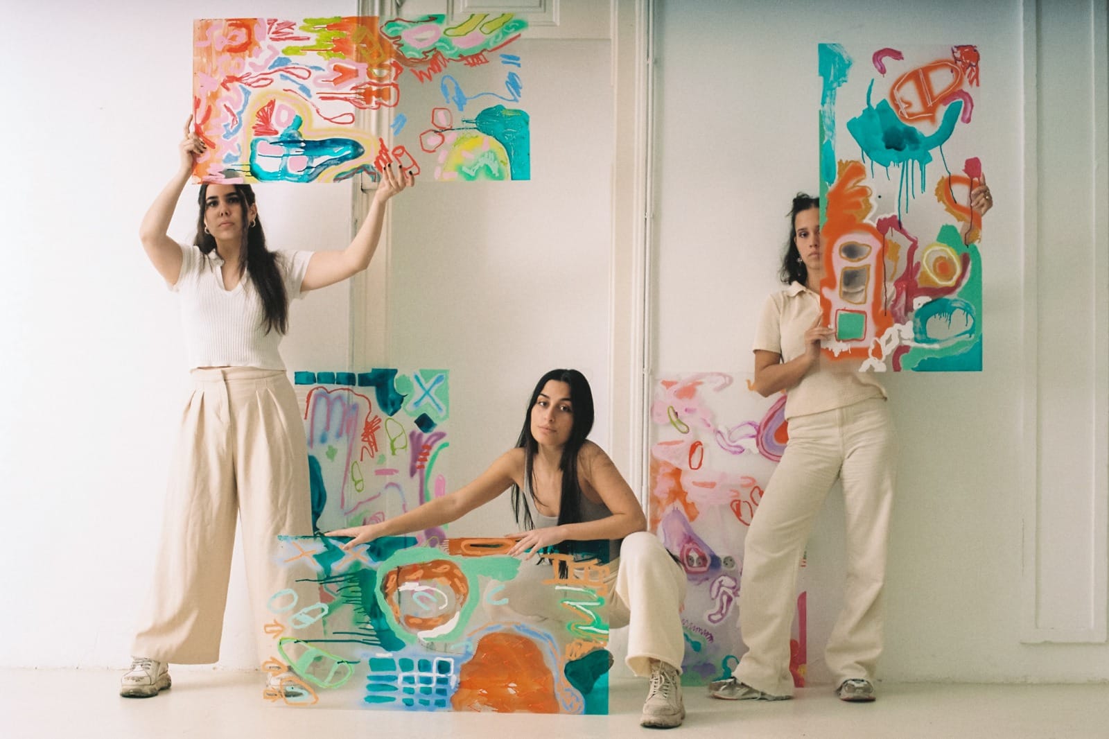 Women Artists We Love ❤️ Vês Tres